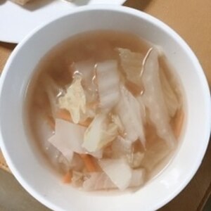 白菜・ハム・人参のコンソメスープ